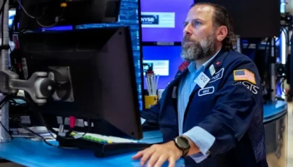 收盘：美股周三涨跌不一 美联储预测滞胀压力加剧