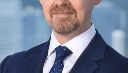 瑞银全球股票交易“掌舵人”贺立言：全球投资焦点东移，警惕美股散户情绪转向