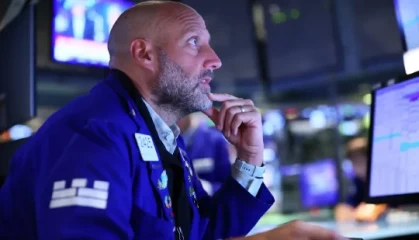 午盘：美股走低道指跌100点 特朗普再次发出关税威胁