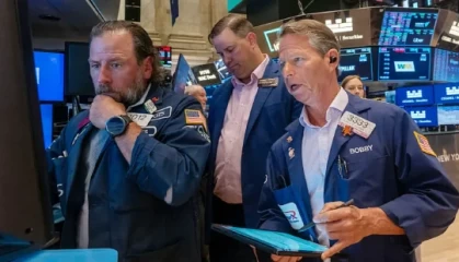 收盘：美股周五收跌 特朗普关税威胁令股指承压