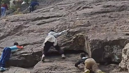 无防护设备还带娃挑战，岳麓山网红野爬路线存隐患，景区回应