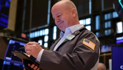 尾盘：美股继续上扬 道指涨逾300点