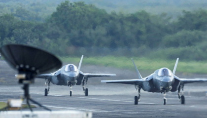 美委局势紧张之际 美国F-35战机现身波多黎各