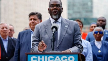 芝加哥市长签署行政令，应对特朗普威胁实施的打击行动