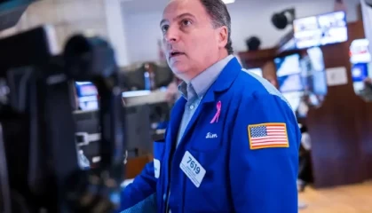 收盘：美股周五收涨 纳指与标普创历史新高