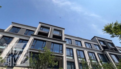 上海一别墅小区没有顶？业主傻眼，开发商：按图纸盖的