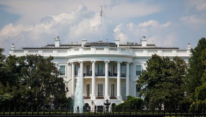 美最高法院为特朗普拆解教育部开绿灯！特朗普政府遭美国多州起诉，发生了什么？