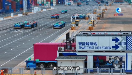 上合组织天津峰会丨Vlog：探秘天津港ART“钢铁物流侠”