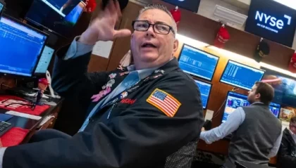 10月21日收盘：美股周一收高，三大股指涨幅均超1%