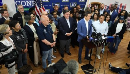 美国民主党议员为阻选区重划出走 德克萨斯州长公开下令抓捕