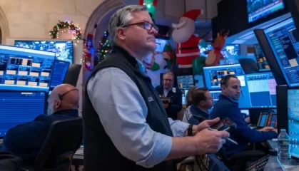 午盘：美股小幅下滑 标普指数创新高后走低