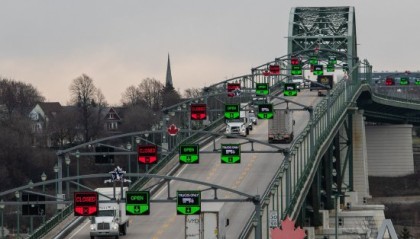 特朗普威胁对加拿大商品征收35%关税 卡尼回应将继续磋商