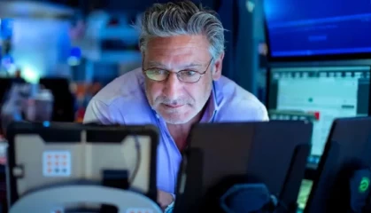 收盘：道指上涨460点 标普500连续两日创新高