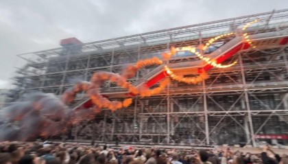 蔡国强在法国巴黎再现烟花秀