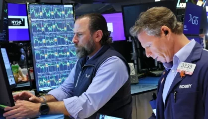 开盘：美股周一低开 美国失去AAA信用评级