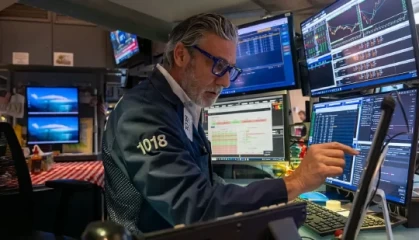 午盘：标普500从纪录高位回落，资金持续撤离科技股