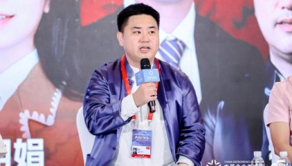 绣娘丝绸徐挺：丝绸这根纤维虽然纤细但最柔韧，就像女性消费者一样温柔但有力量