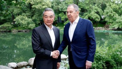 王毅在北京会见拉夫罗夫，两人都没打领带