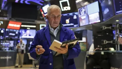 午盘：美股涨跌不一 道指小幅下滑