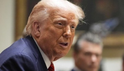 特朗普：将于周一上午10点与普京通话