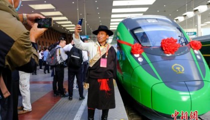 （辉煌60载魅力新西藏）斯朗旺扎的铁路人生：从马背少年到高原复兴号司机