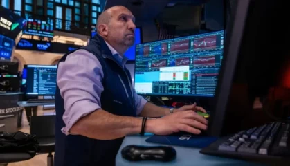 10月18日收盘：美股收高道指涨逾200点，因银行信贷担忧与贸易紧张局势有望缓解