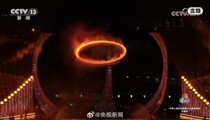 来自粤港澳三地的他们一起点燃主火炬